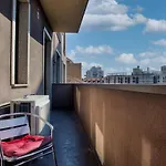 Joivy Vibrant 2Bed Apt With Balcony