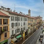 Navigli Top Floor Apartment 15 Mins From Duomo
