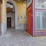 Milanogorla-Metro 50Mt-Duomo A 15 Minuti