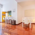 At Home - Turati/Porta Nuova Apartment