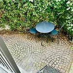 Lovely 2 Room Apartment With Small Garden