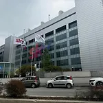 Regina Milano In Sky Santa Giulia - Sky Tv, Wifi E Breakfast Box