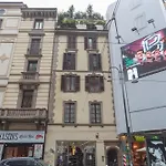Charming 2-Bedroom Apartment In Milanese Building