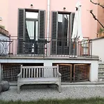 Casa Mari - Free Secure Parking, Breakfast, Private Bathroom, Wifi, Garden, Aircon, 5 Min Walk To Metro And Train Station