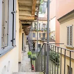 Modern & Bright Apartment Near Porta Garibaldi
