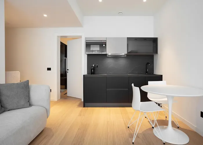 Sant\'Ambrogio Apartments, Reception H24