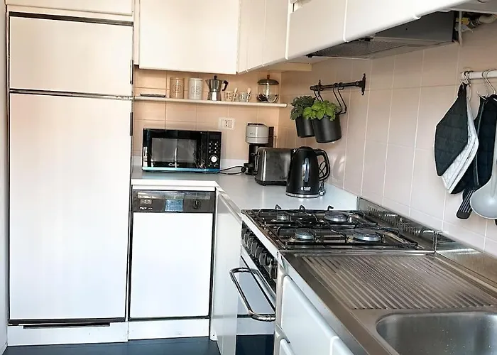Bright Terrace-Garden Apartment