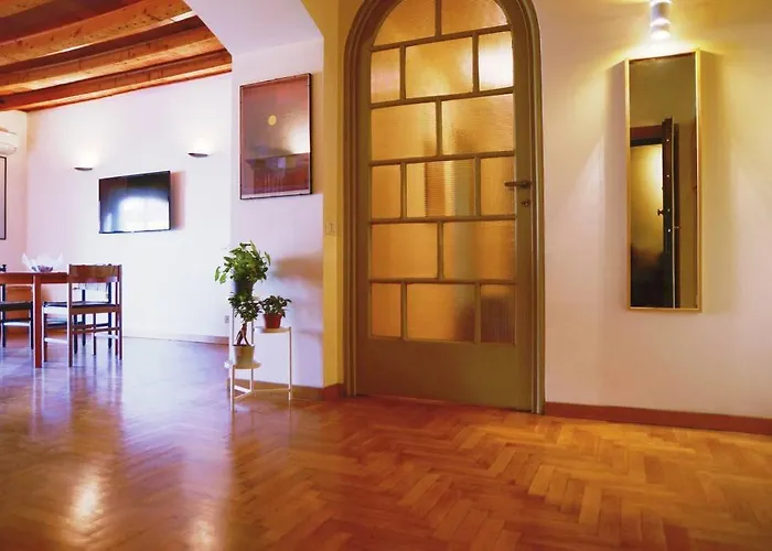 Urban House - Elegant Apartment Brera Milan Center