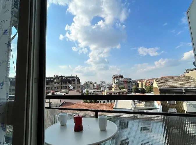 Milan Apartment With A Big Balcony Close To The Metro