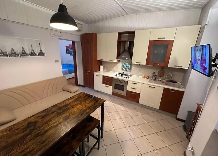 Lovely Central 2-Bedroom Apartment