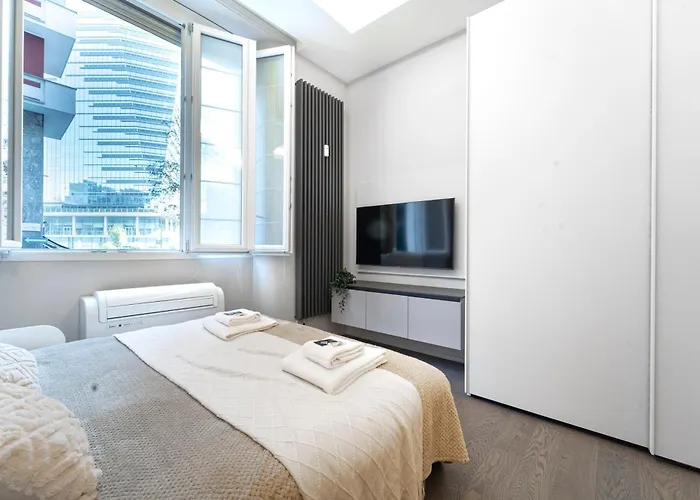 Designed Apartment In Milan Center Gae Aulenti Area With Ac, Wifi And Subway Airport Connected Steps From Central Station