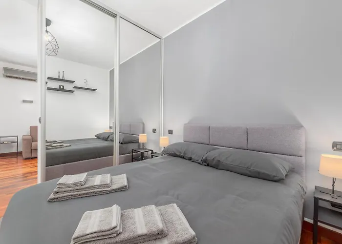 Free Private Parking - 5Min To Metro - Balcony - Quiet