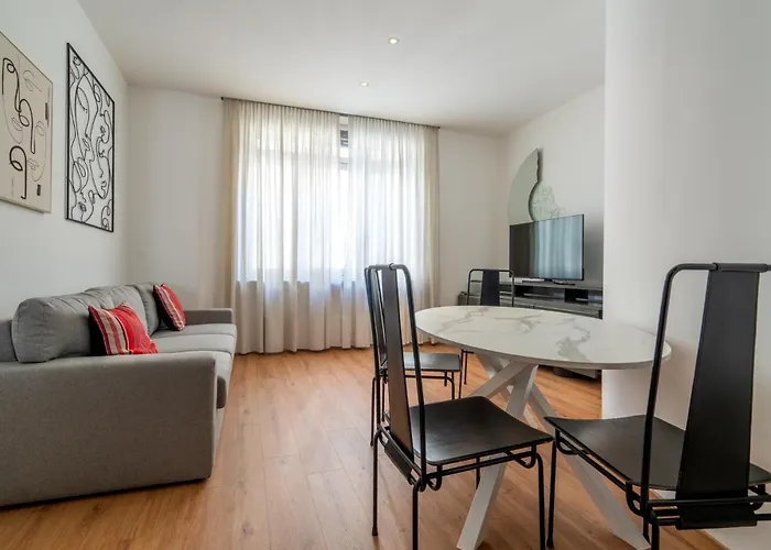 Italianflat - Spacious 3 Bedroom With Balcony San Babila Area