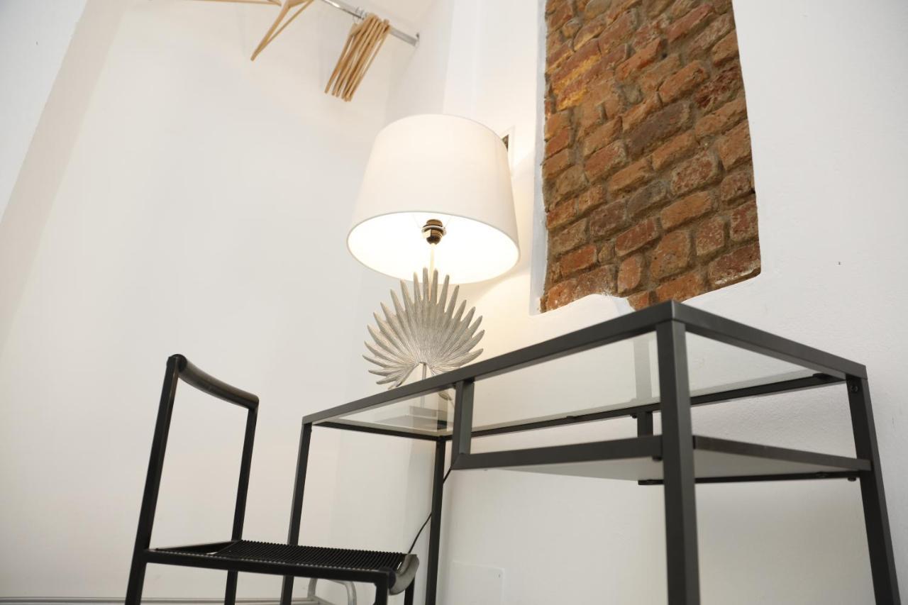 Apartment Dhomes - And *