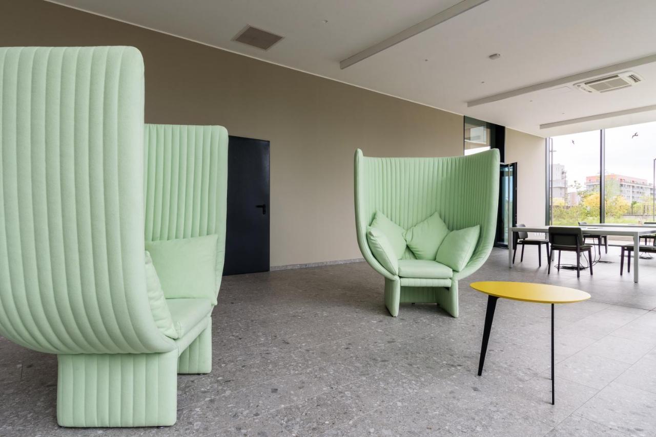 Joivy Uptown Flats With Balcony, Good Connection To Centre Apartment *