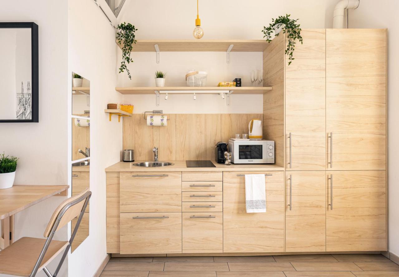A Yellow Touch - Modern In Isola Appartement