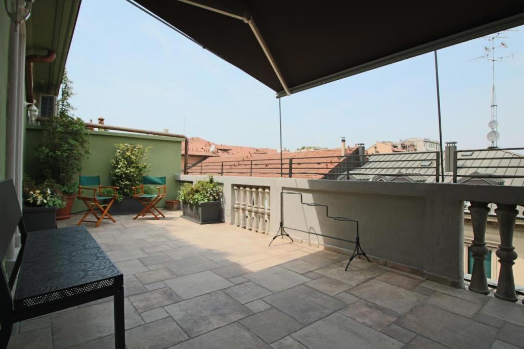 Lacaralele1 * Milano