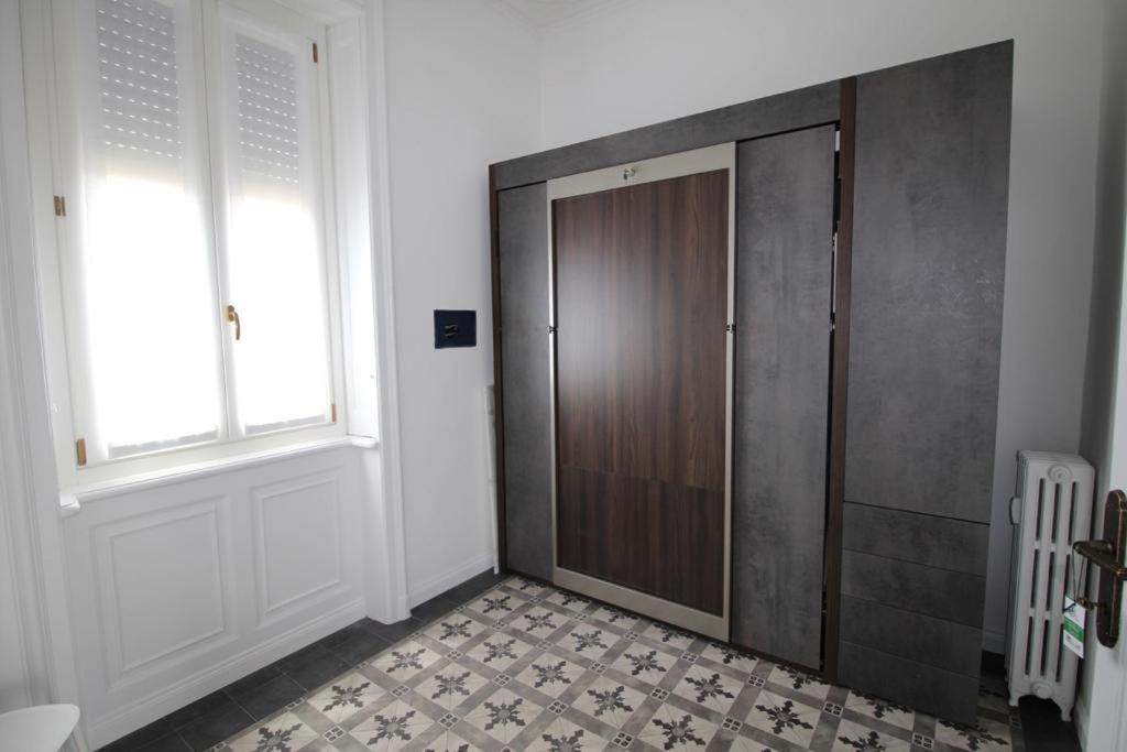 Lacaralele1 * Milano