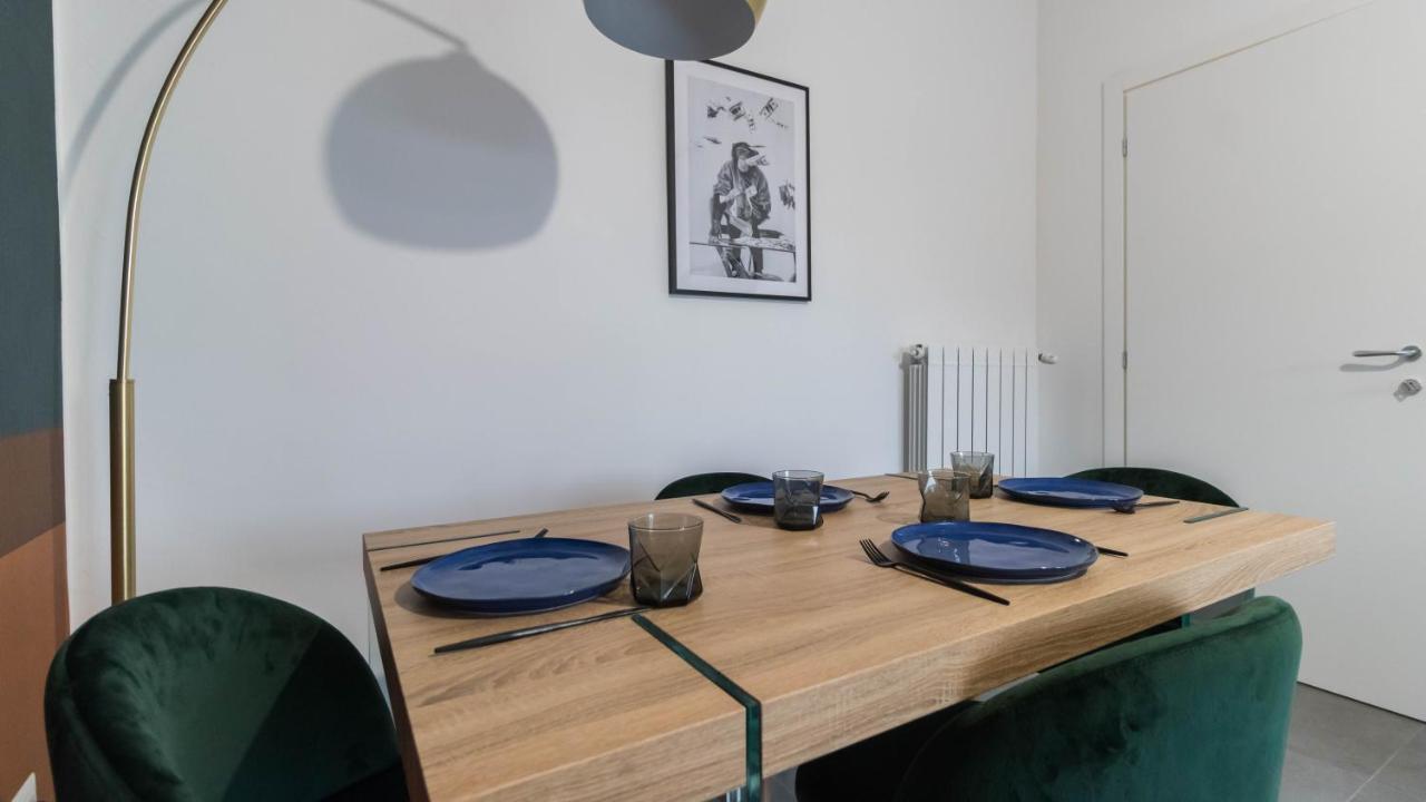 Apt24 - Modern With Balcony