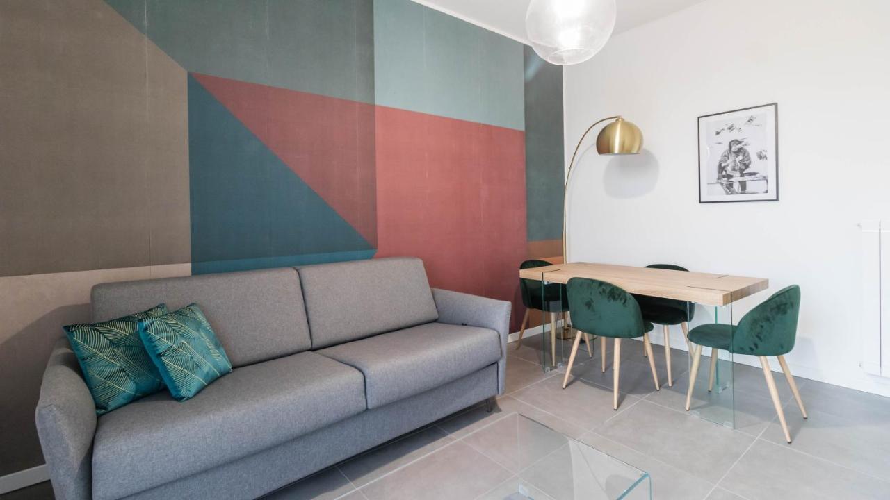 Apt24 - Modern With Balcony *