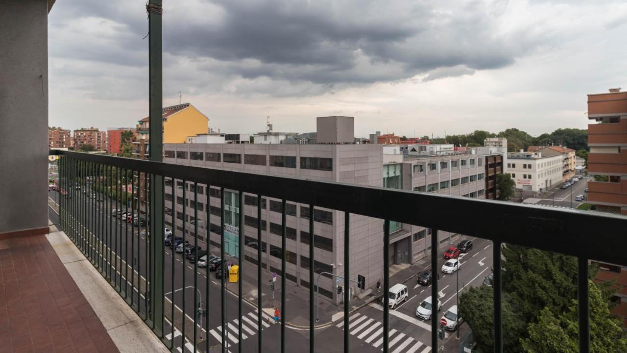 Apt24 - Modern With Balcony