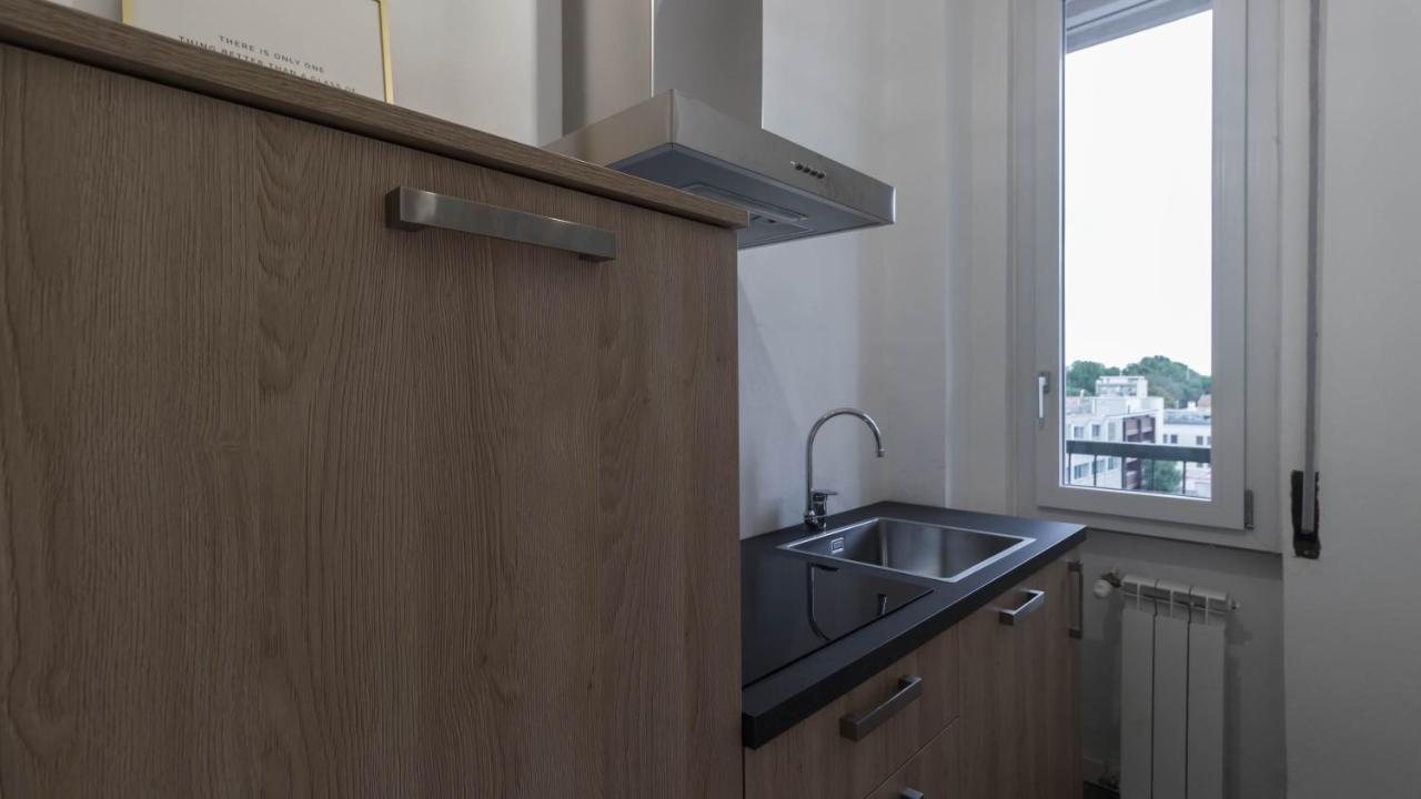 Apt24 - Modern With Balcony * Milano