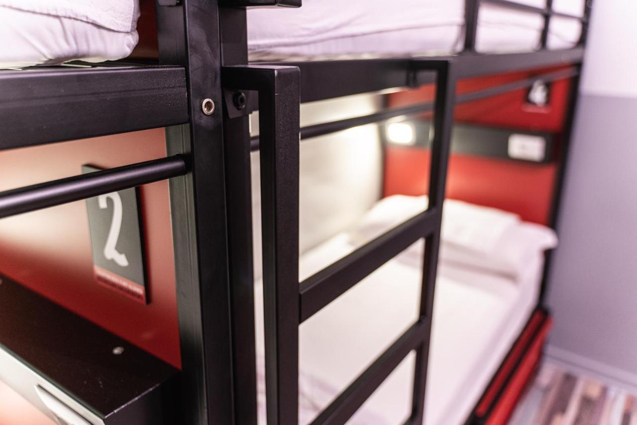 Yellowsquare Hostel *