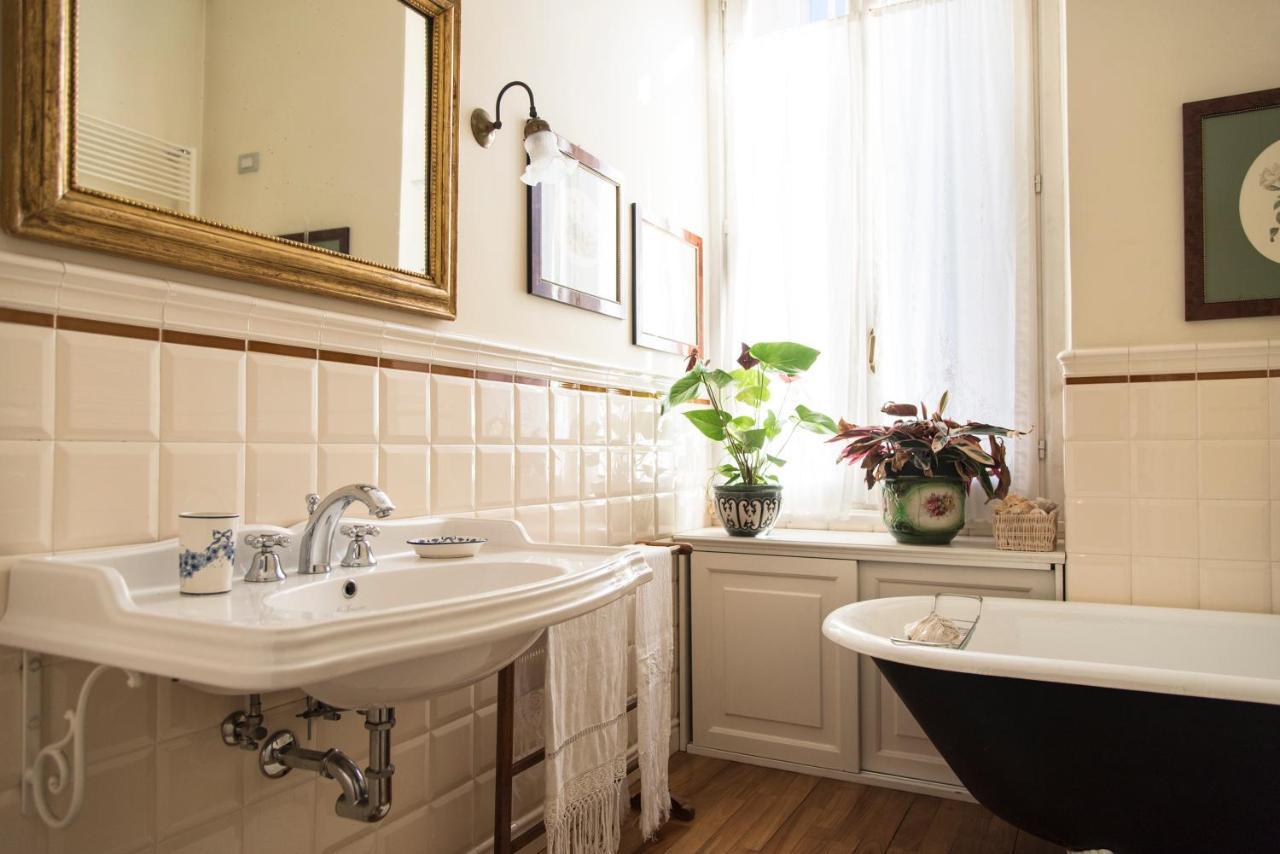 Sophisticated Near Duomo Apartment Milan