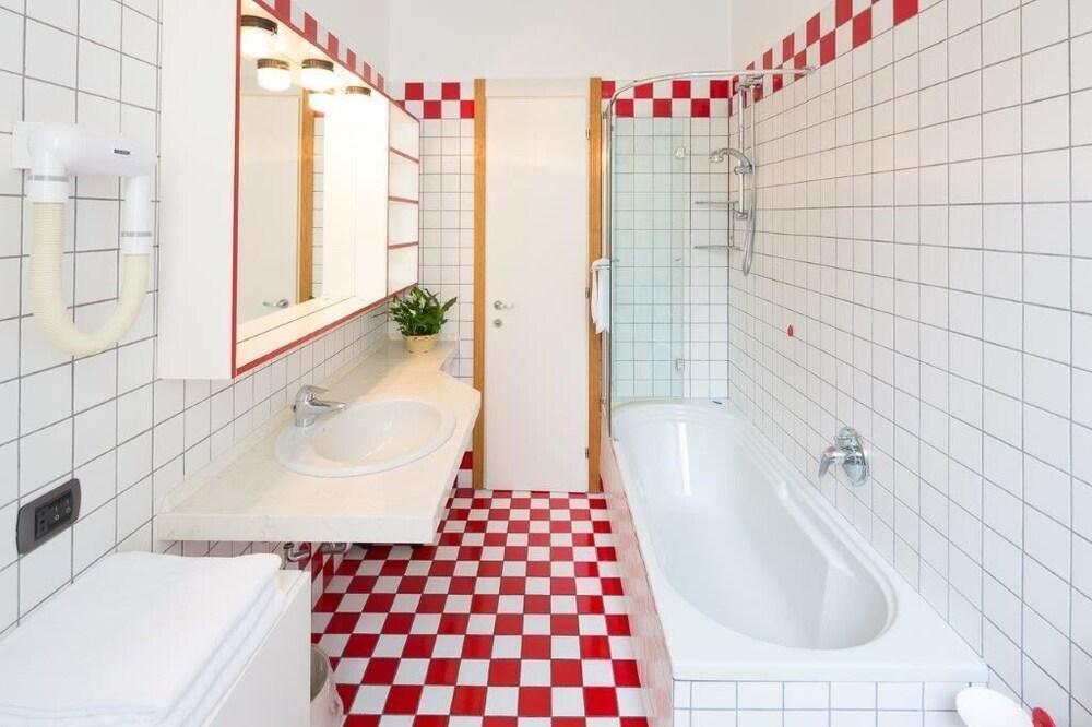 Borgonuovo Uno Apartment