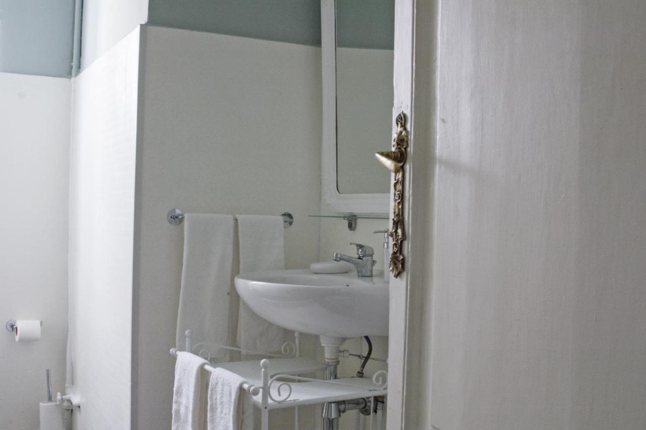 Liberty Two-room In Porta Venezia Milano