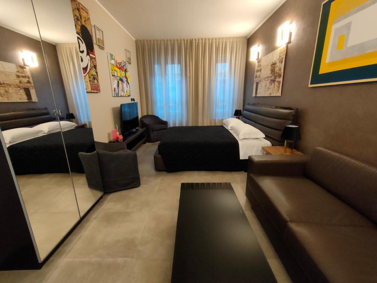 Station Apartment *