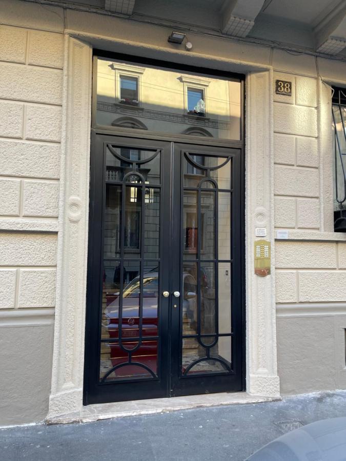 Lacaralele1 * Milano