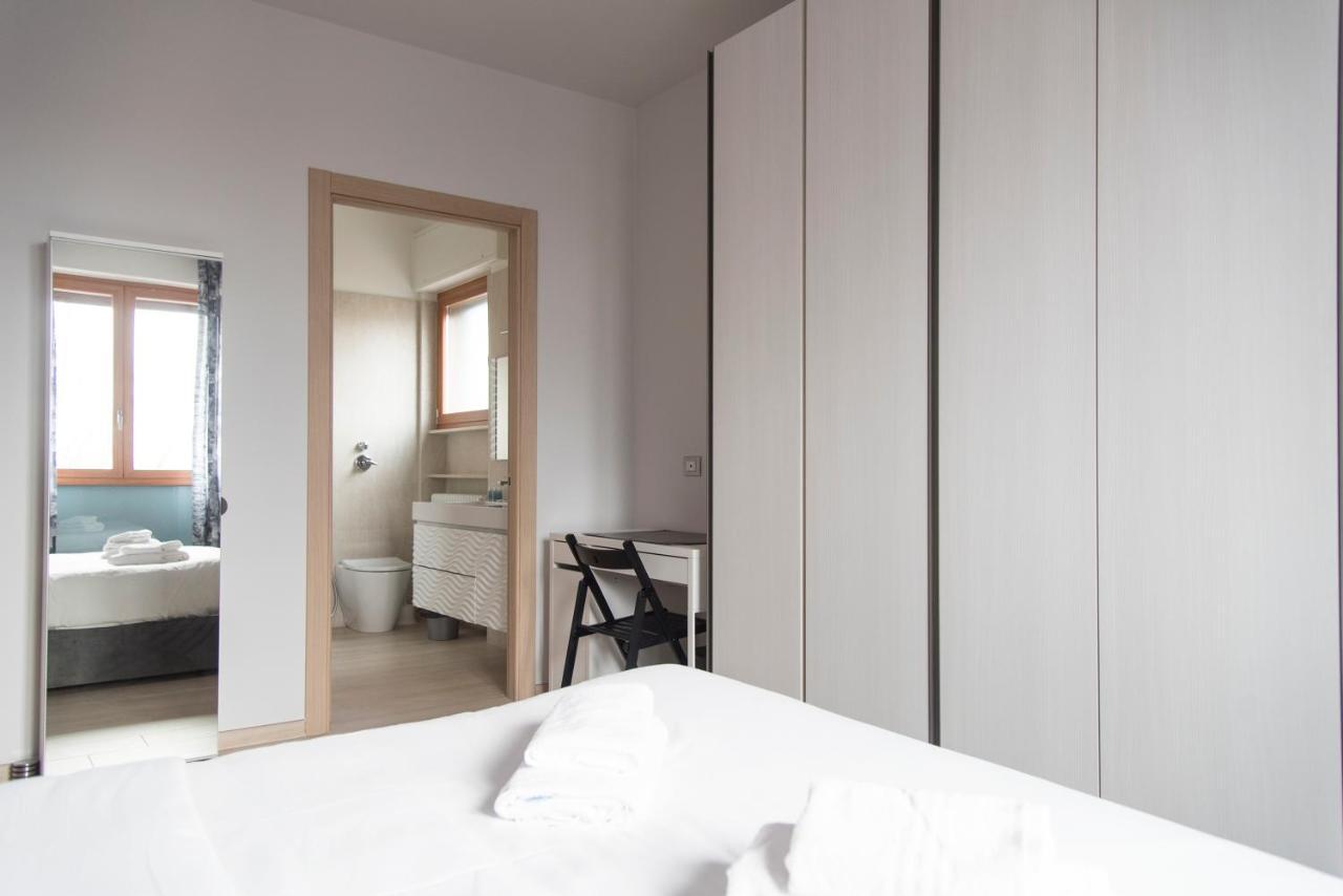 Youhosty - Inganni 74 * Milano
