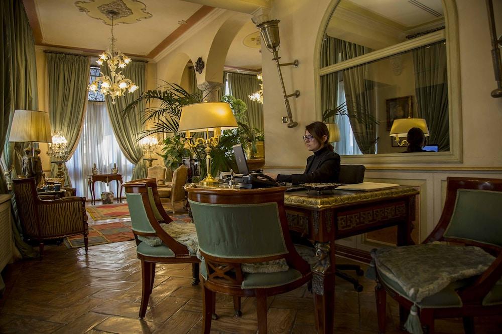 Hotel Petit Palais De Charme 4*
