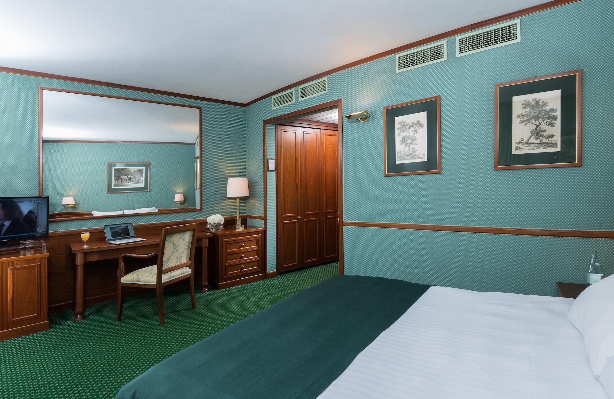 Leonardo City Center 4*
