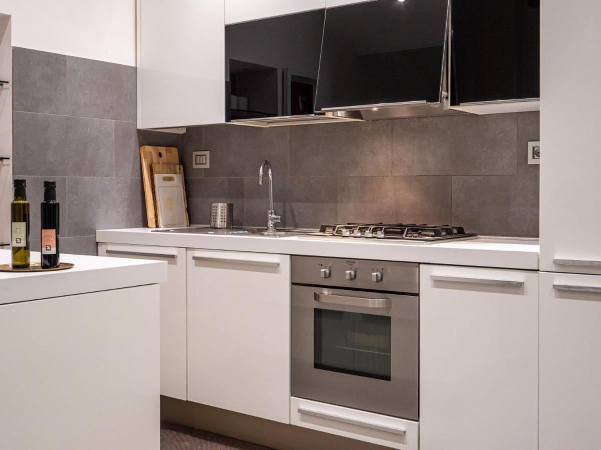 The Rent - One-bedroom In Cenisio District * Milano