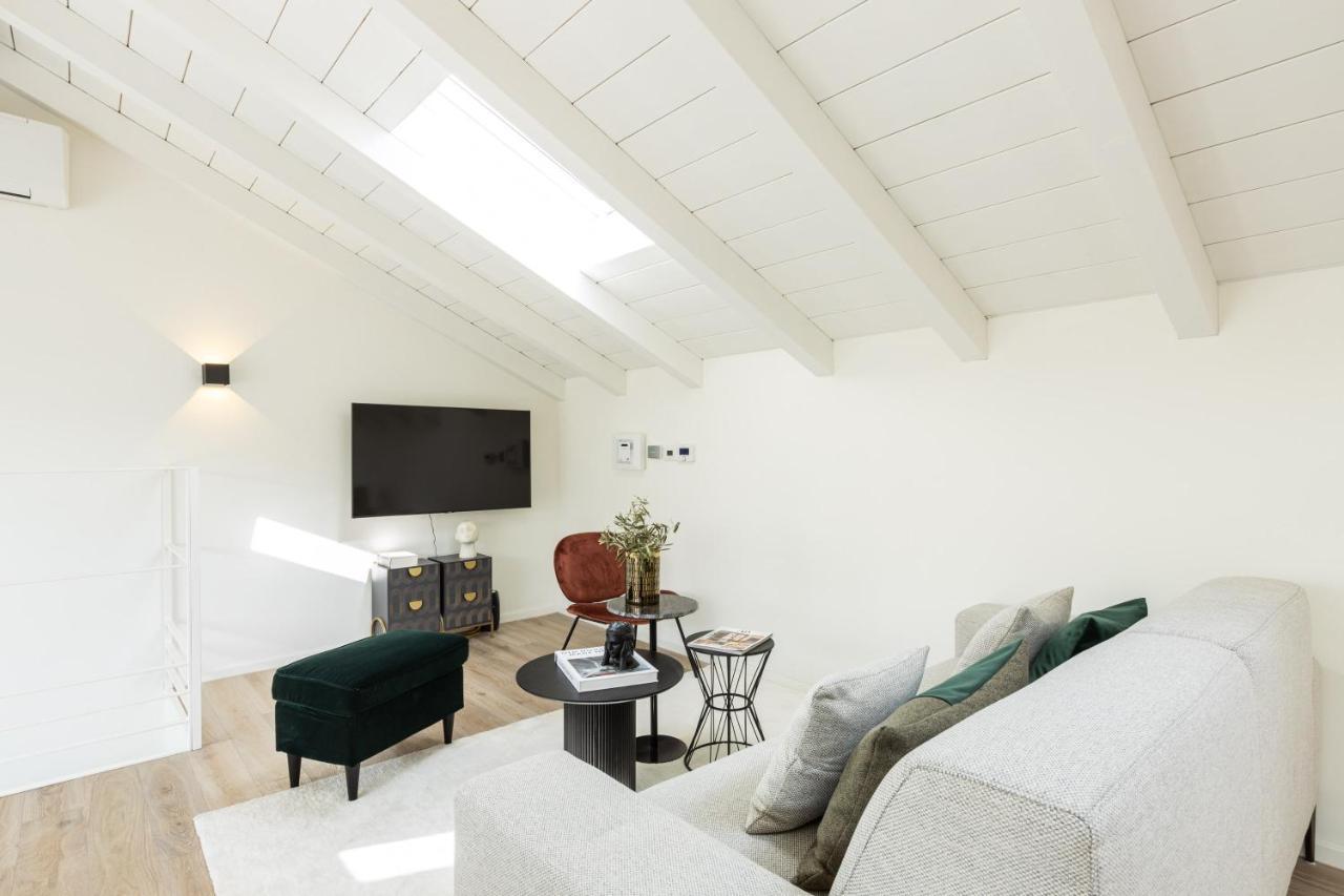 *villa Olivo*with Private Terrace&jacuzzi + 3bedrooms Milano