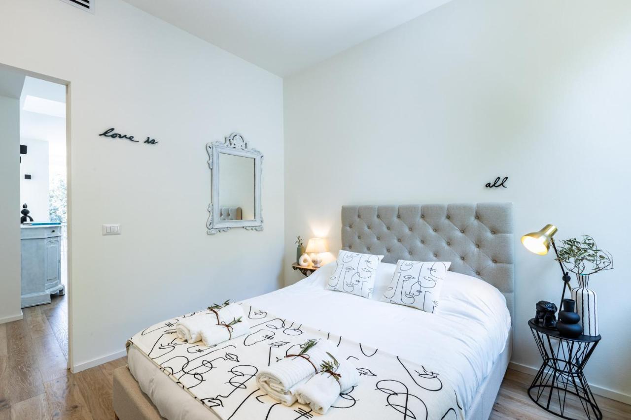 Casa vacanze *villa Olivo*with Private Terrace&jacuzzi + 3bedrooms Milano