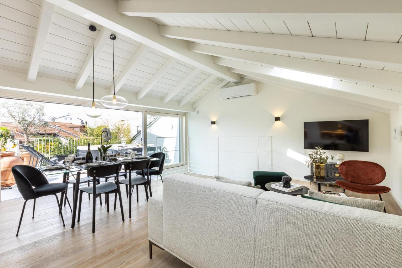 Casa vacanze *villa Olivo*with Private Terrace&jacuzzi + 3bedrooms Milano