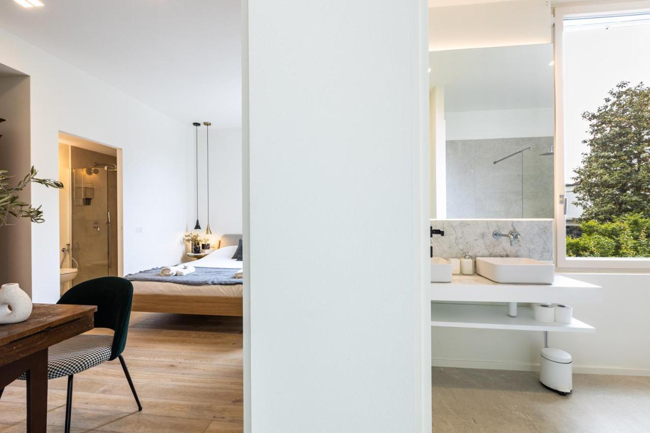 *villa Olivo*with Private Terrace&jacuzzi + 3bedrooms * Milano