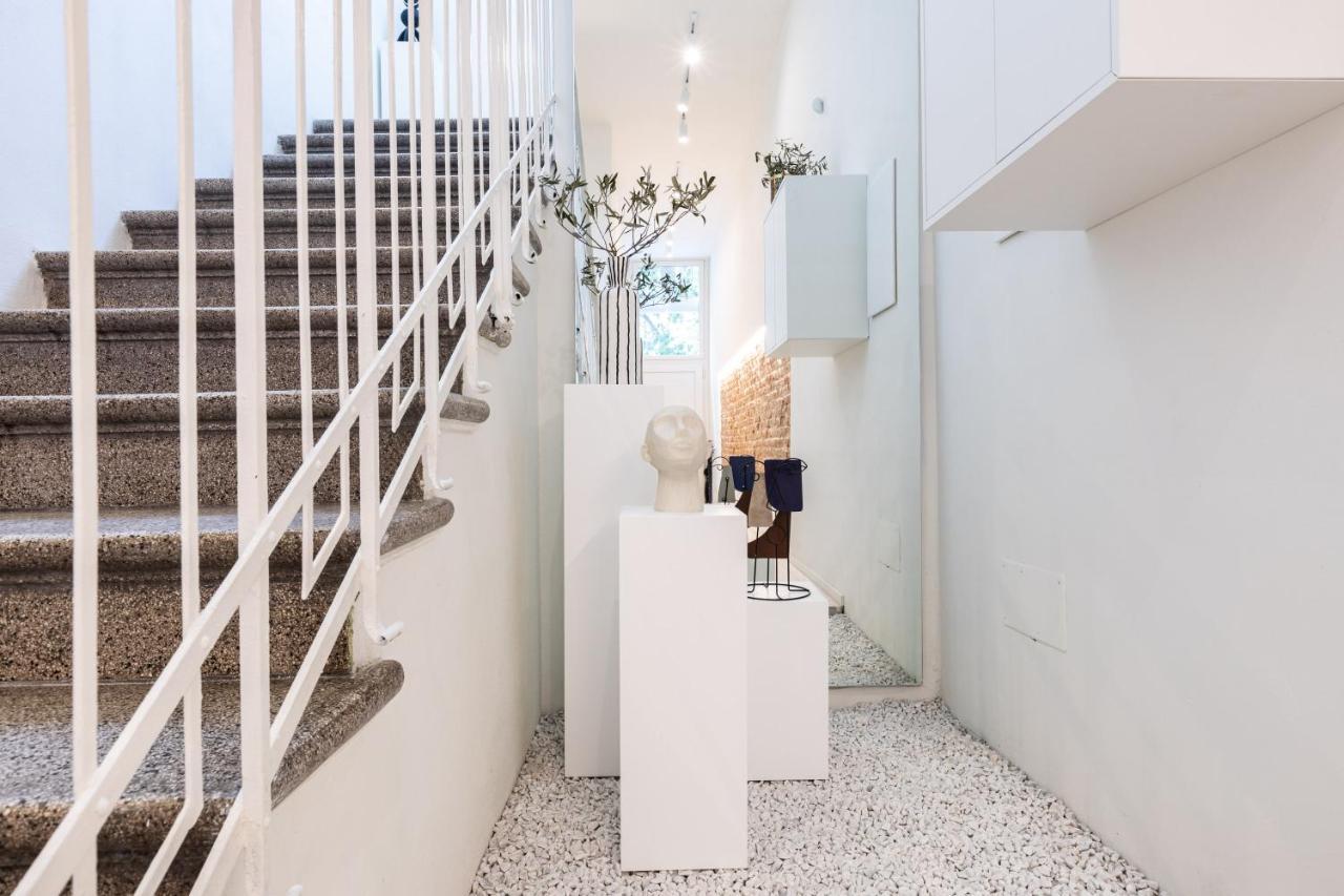 Casa vacanze *villa Olivo*with Private Terrace&jacuzzi + 3bedrooms Milano