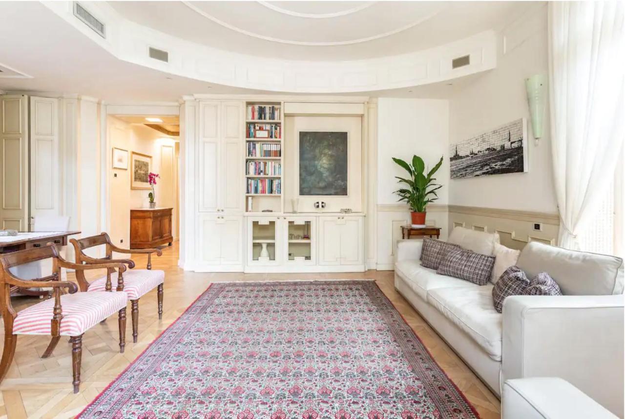 Center Luxury With Balcony Apartment