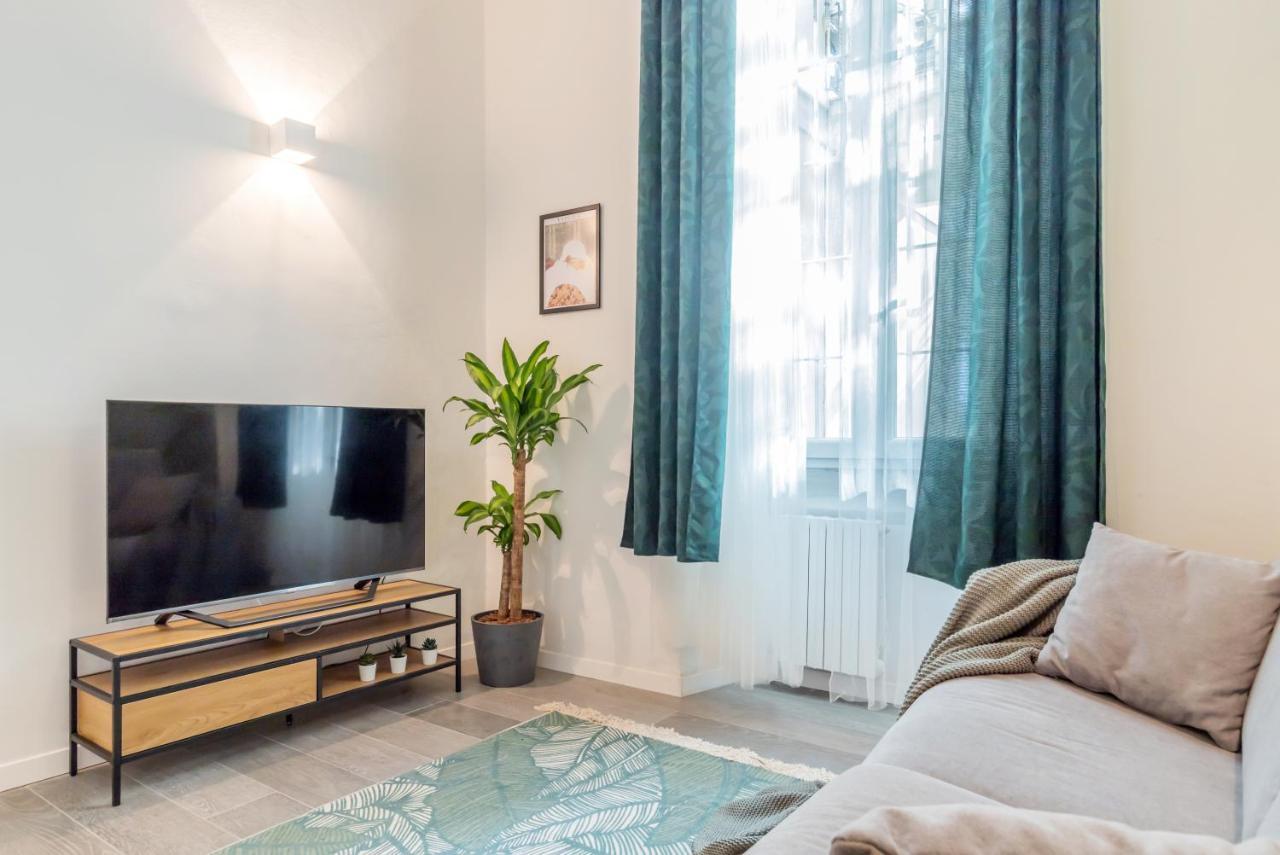 Duomo-navigli Charming And Modern With Fast Wifi Milan