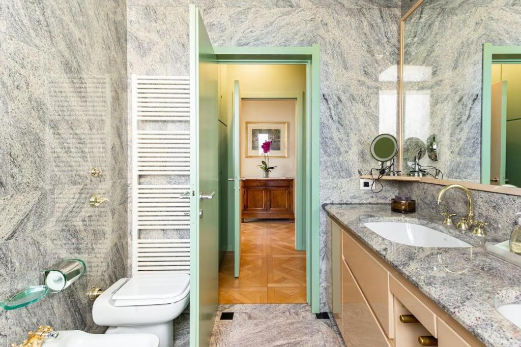 Center Luxury With Balcony Apartment Milan