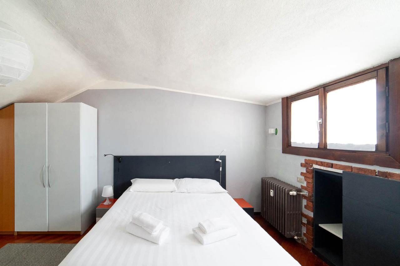 Hbhall Residenze Darsena Apartment