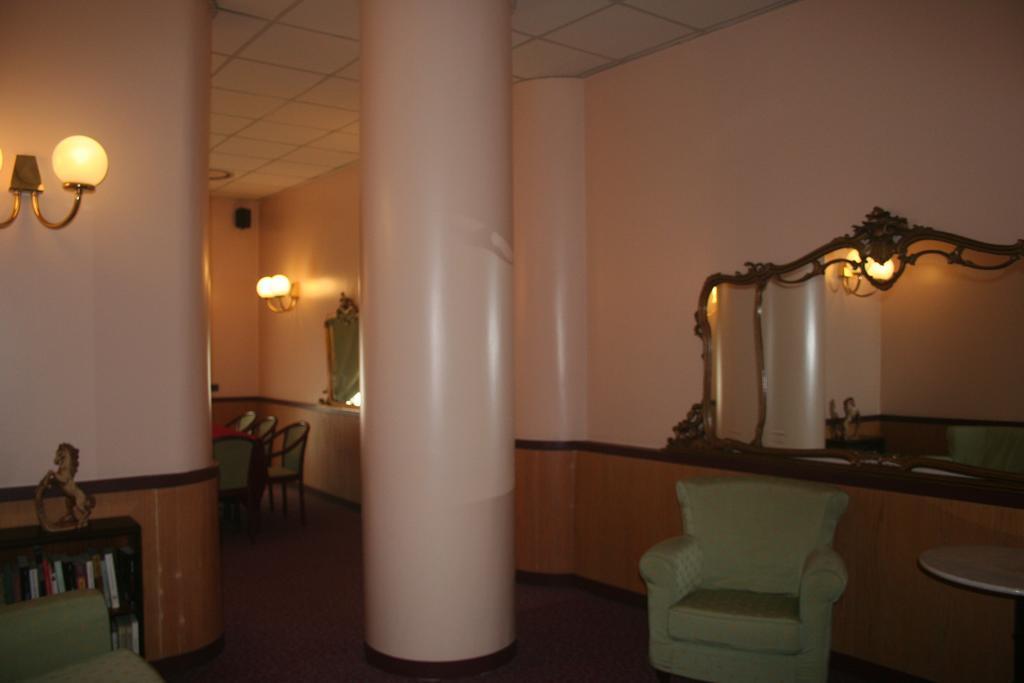 Albert Hotel 3*