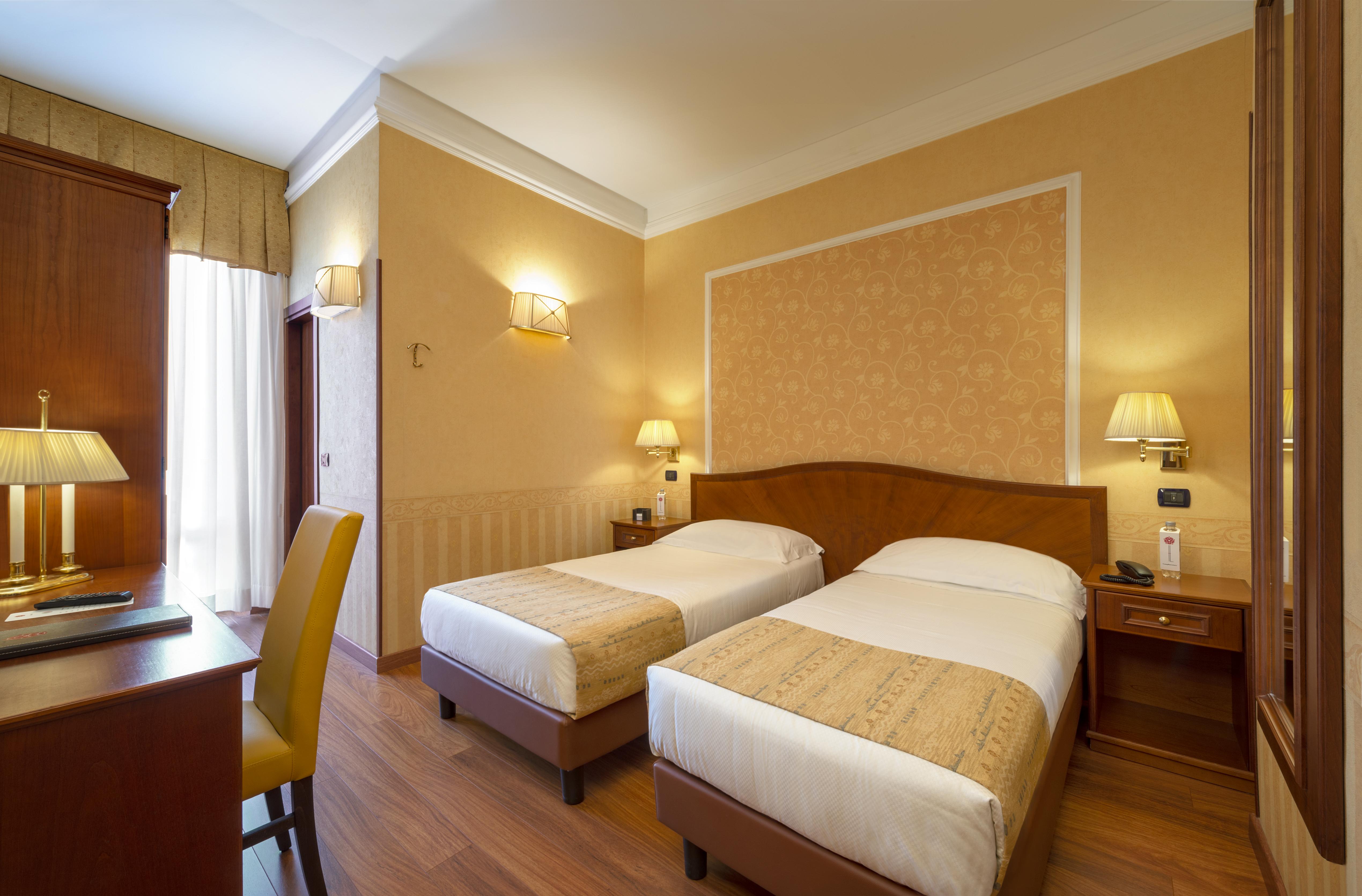 Lancaster Hotel 3*