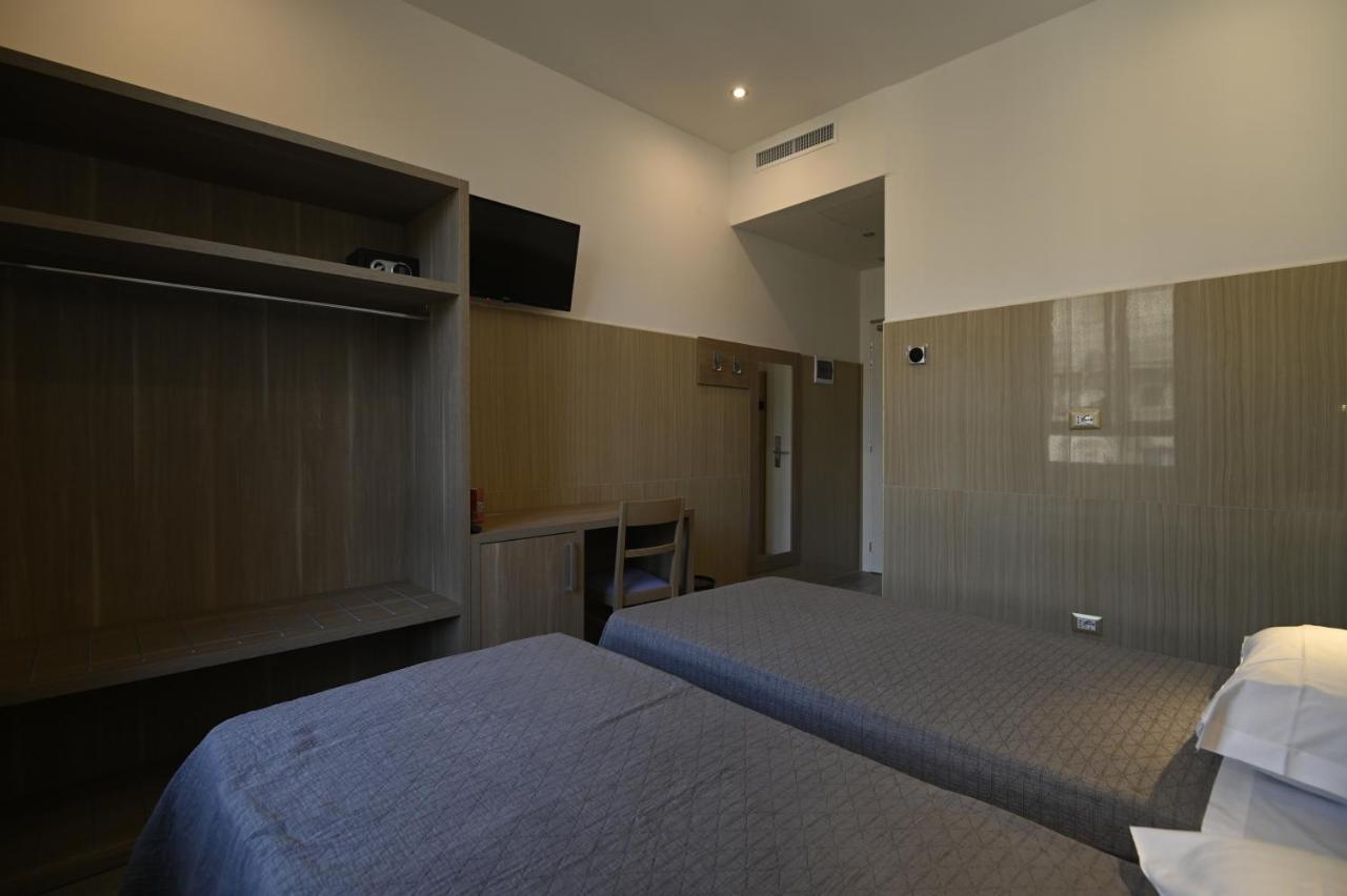 Hotel Midway 3*