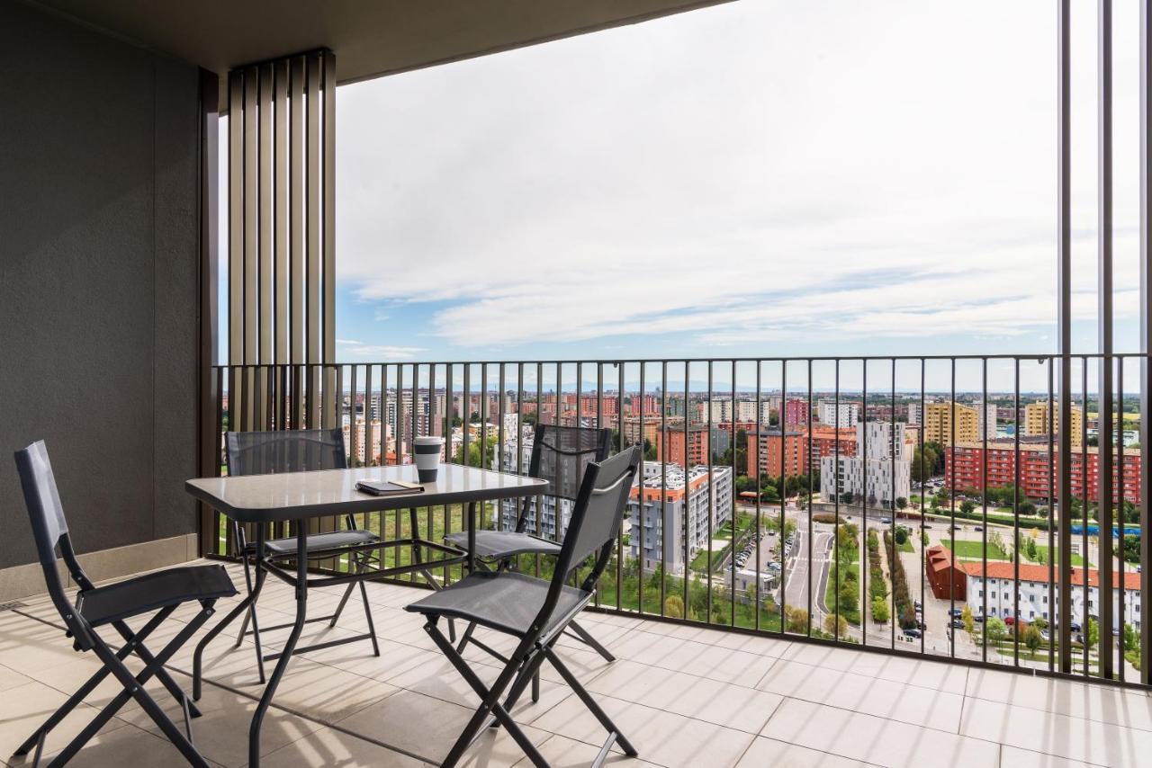 Joivy Uptown Flats With Balcony, Good Connection To Centre Apartment