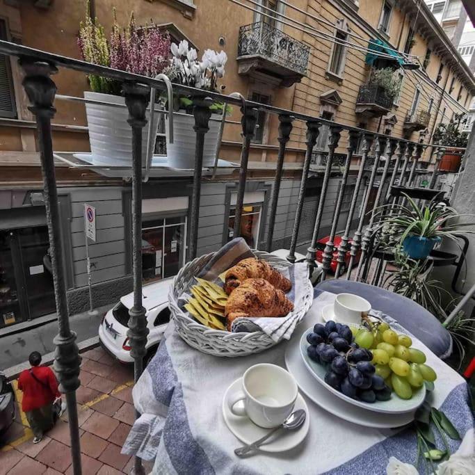 Intero Su Via Tortona-darsena-navigli * Mailand